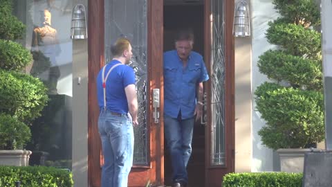 Watch What Happens When a Biden-Shirted Door-Knocker Shows Up in Texas