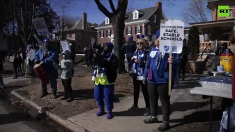 🔺Hundreds rally outside Minnesota governor's office in aid of higher wages for teachers