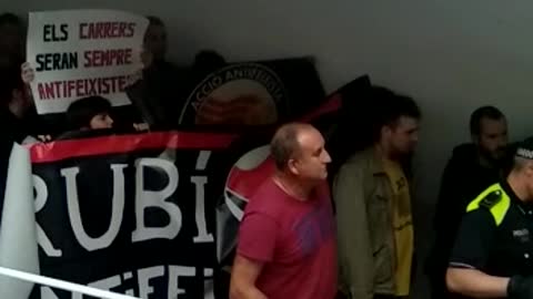 La candidata de VOX por Rubí evacuada ante la violencia del independentismo