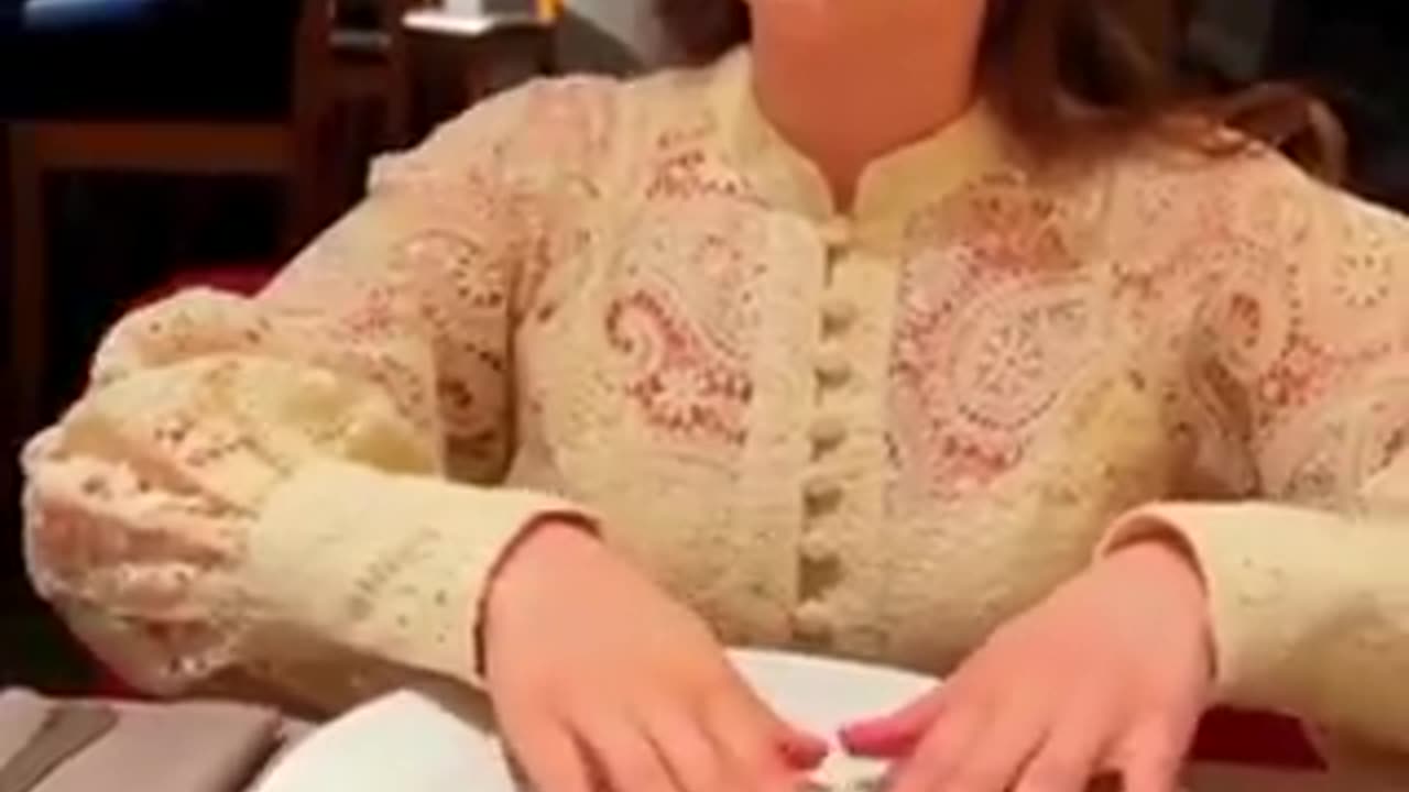 Man surprises his blind girlfriend with a braille proposal