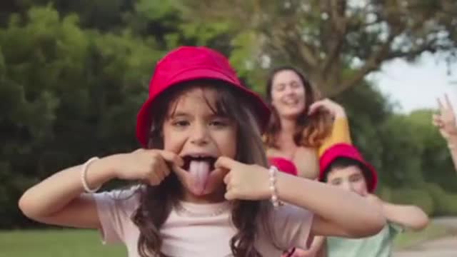 CHILD SHOWING THE LANGUAGE 2021