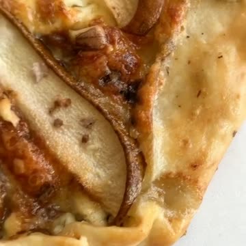 Biscuits with cheese, pear and nuts