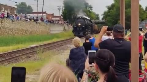 o trem chegando maria fumaca