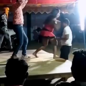 डांस करते हुए लड़की की चड्डी निकाल दी फिर क्या हुआ पूरा वीडियो देखना 😀😀😀