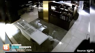 NYC: Burglars Smash into High End Jewelry Store, Steal Half a Million Dollars Worth