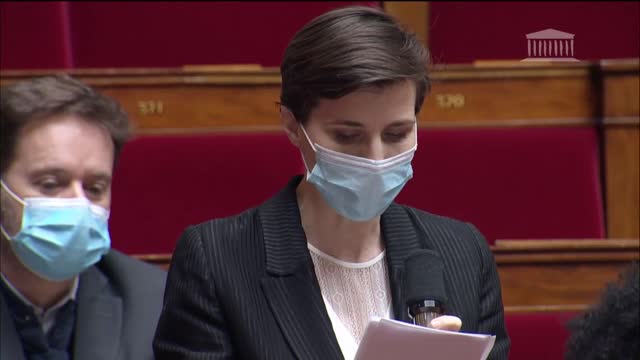 Une députée macroniste propose un permis internet généralisé