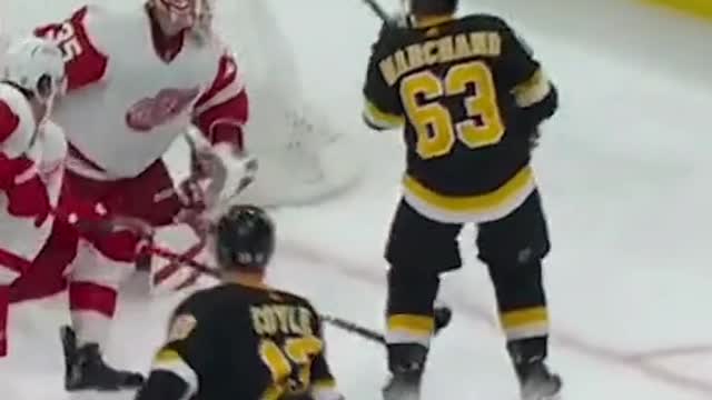 172Charlie Coyle scary handles 😰 #nhl #bruins #hockey