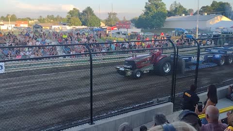 Super Stock Tractor pulling - 'Forced Decision'