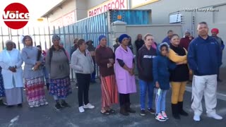 500 people get blankets for Mandela Day
