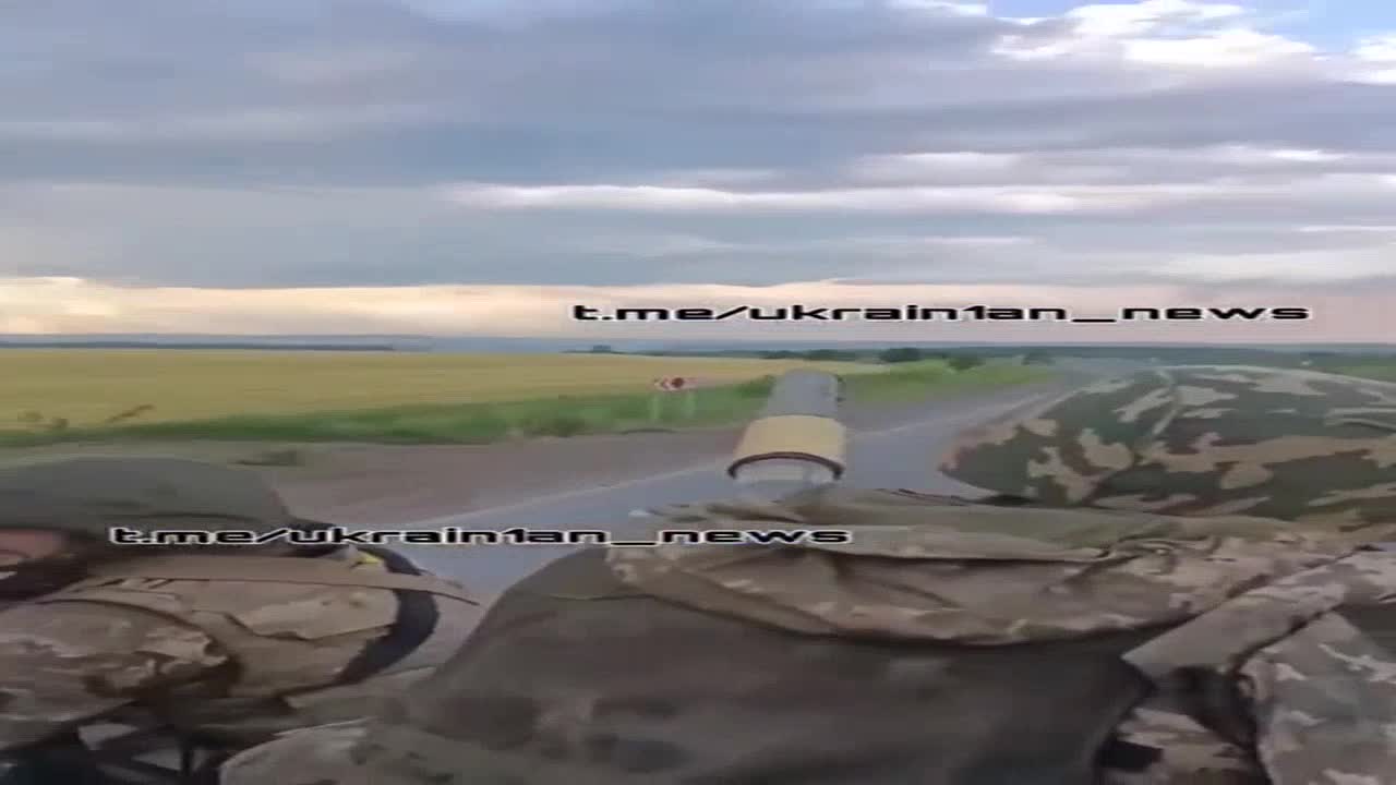 Los autores del video afirman que han ingresado a la región de Lugansk. La señal de tráfico "Regió