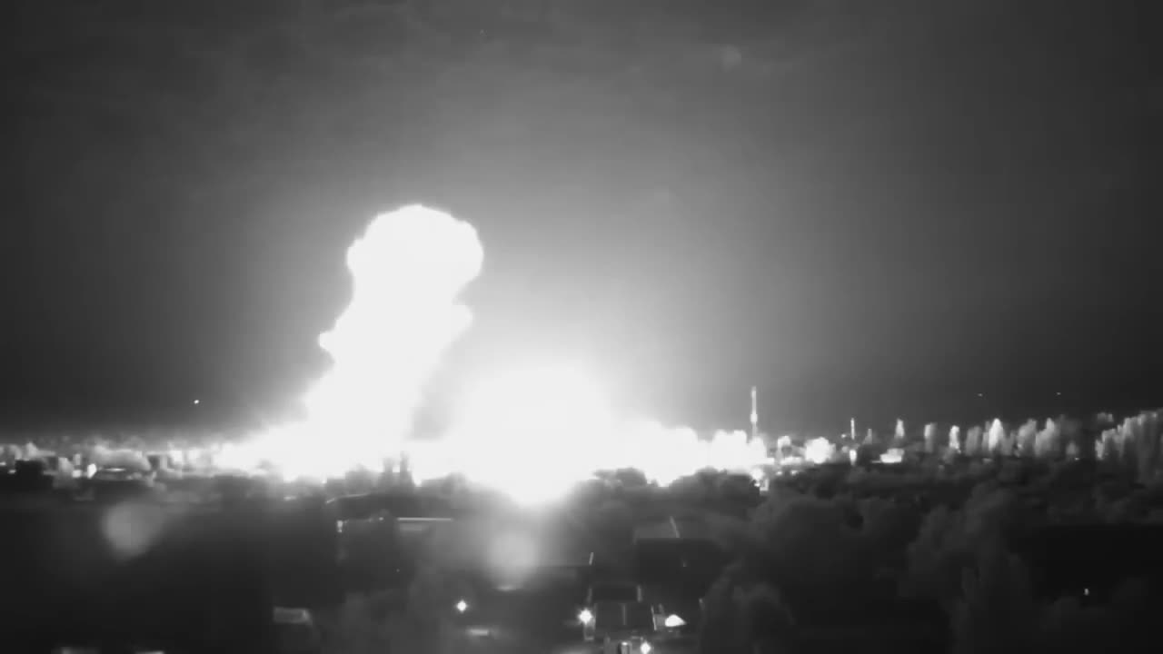 The moment of hitting 2 missiles of Russian invaders at the humanitarian aid in Nikolaev