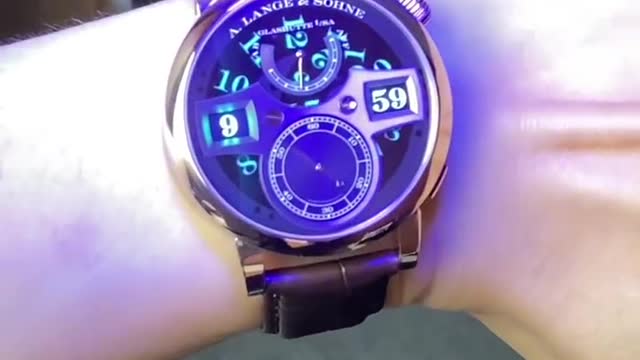The effect under the purple light is even better Lange Lumen