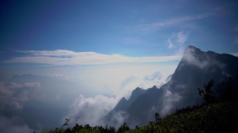 Astonishing Footage from the Cliff of mountain gives Blissful feeling