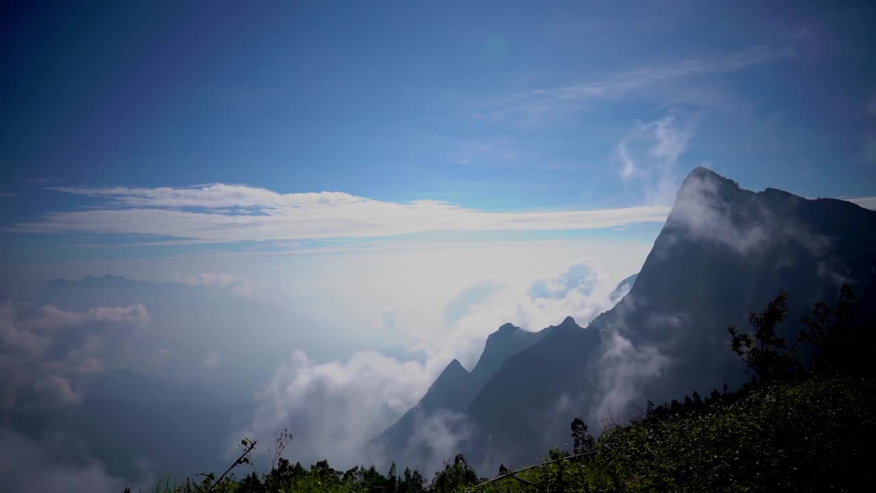 Astonishing Footage from the Cliff of mountain gives Blissful feeling