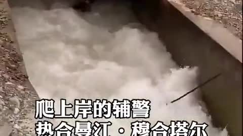 China: police rescue 11 year old from drowning in river