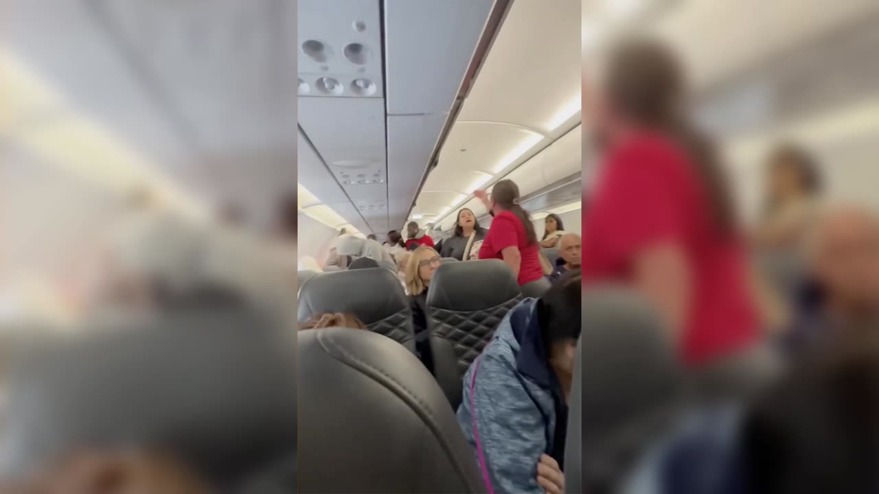 Woman Drops Pants and Threatens to Pee in the Aisle After Being Denied Lavatory Access