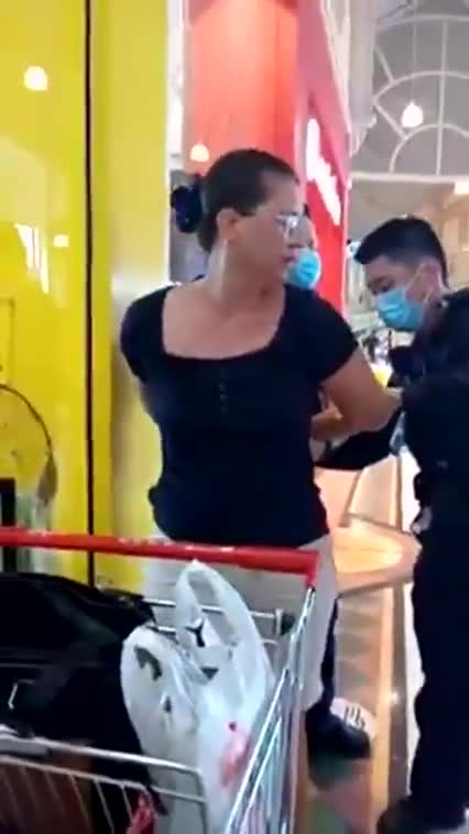 Mom Arrested For No Mask