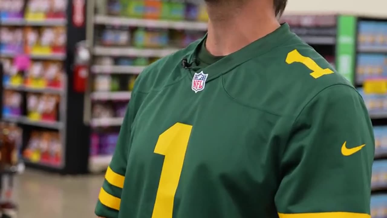 🏈 Funny | Packers Fan vs. Bears Fan Rivalry | FunFM