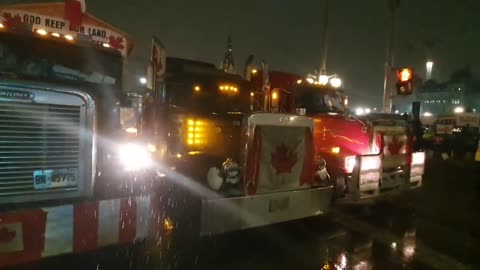 🥳Patriot Canadians 🇨🇦 protest communist mandate amid raining in Ottawa