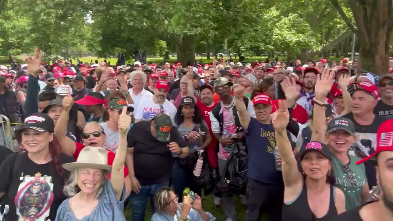 HUGE Crowd in the Bronx for Trump!