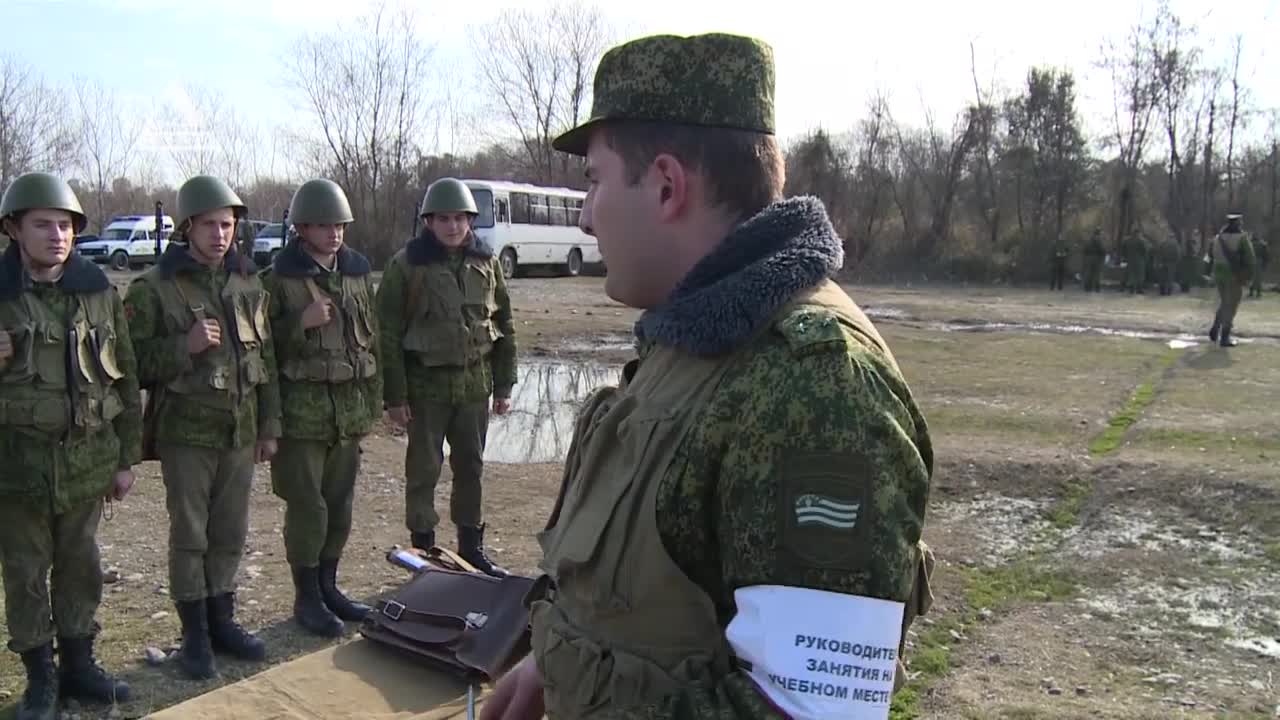 Занятие по огневой подготовке в Абхазии