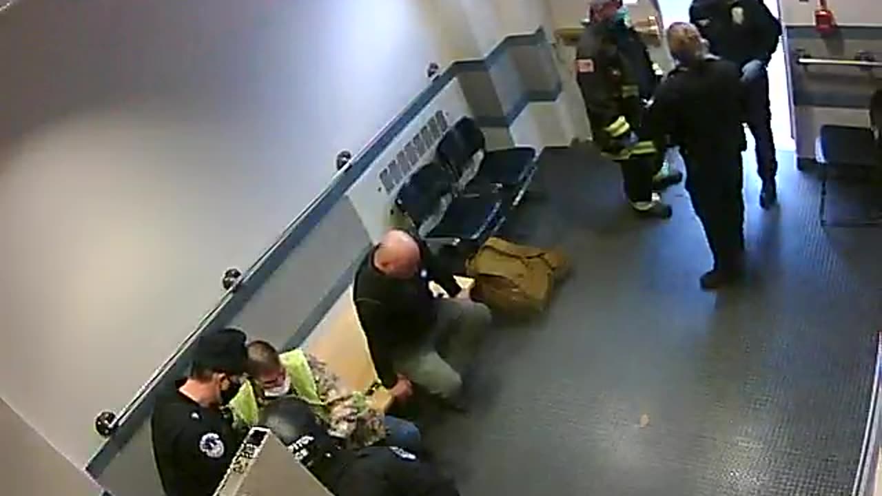1657HQOB02PrisonerProcessingLobby_2021-01-06_16h00min00s693ms.mp4