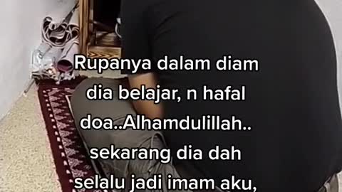 Suami asyik elak jadi imam, puncanya tak tahu baca doa! Isteri tetap beri semangat