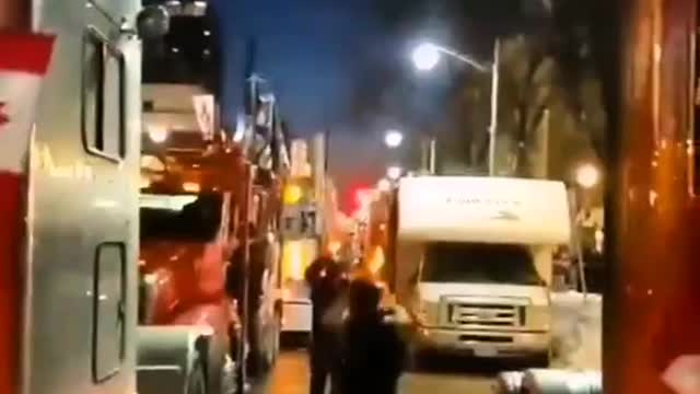 Thousands of trucks slowly arrive in Ottawa, honking very loudly in front of the Parliament building
