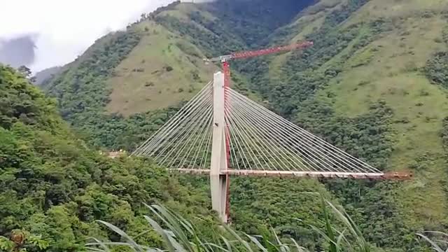 Videos: Así fue la implosión del puente Chirajara