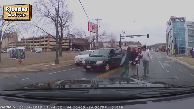 Baby falls in a car in progress