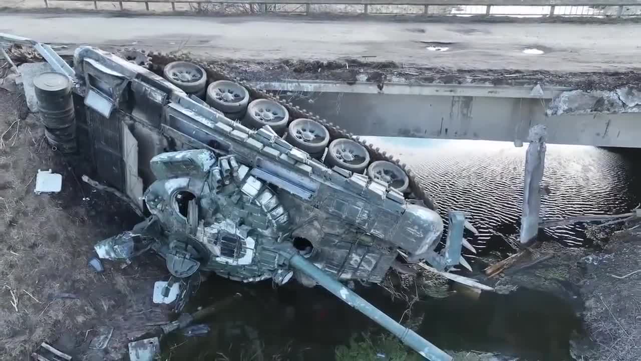 Russian T-72B tank abandoned after it, for some reason, felt off a bridge in Chernihiv Oblast