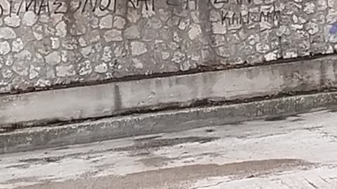 ΓΚΡΑΦΙΤΙ 7ΕΤΙΑΣ - ΤΑ ΓΡΑΠΤΑ ΜΕΝΟΥΝ ΚΑΙ ΧΤΥΠΑΝΕ ΤΟΥΣ ΚΑΚΟΥΣ