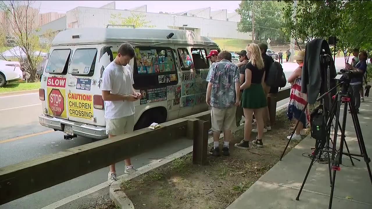 Trump supporters and protesters dig in outside the Fulton County Jail