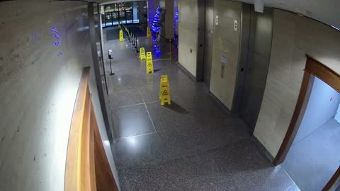 8003FCOB01ElevatorLobby_2021-01-06_02h00min00s313ms.mp4