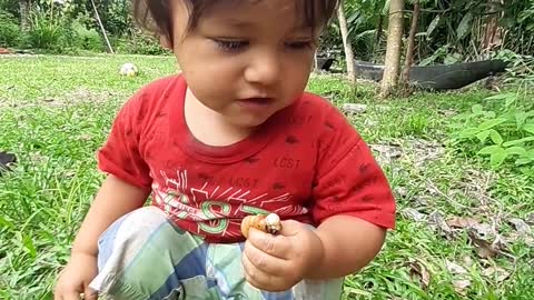 Eating Chonta Curo (Amazonian jungle grubs)