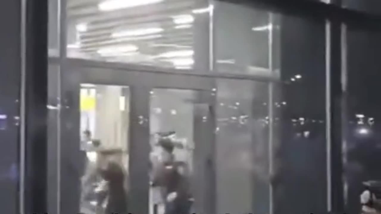 Muzułmanie atakują lotnisko w Rosji szukając Żydów uciekających z Izraela 🤔 Jeśli to praw