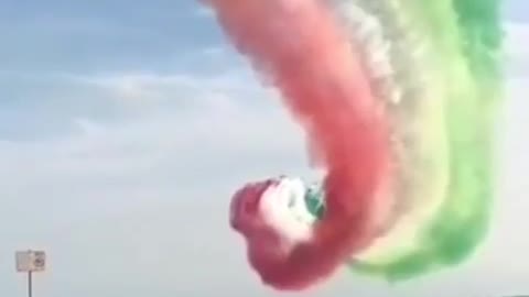 Iran's beautiful anthem with F-4 fighters with the color of spraying the Iranian flag