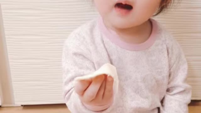 Hyeryeong eating cheese