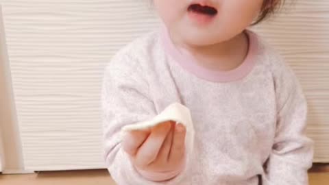 Hyeryeong eating cheese