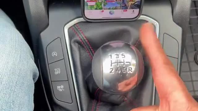 Gear shift of automobile gear lever