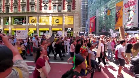 Large anti-vaccination protests in New York 9-19-2021