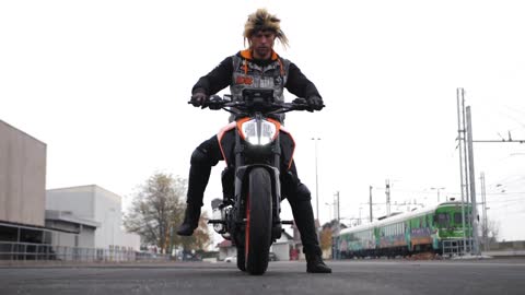5 MOTORCYCLE TRICKS TO MASTER WITH TIPS !