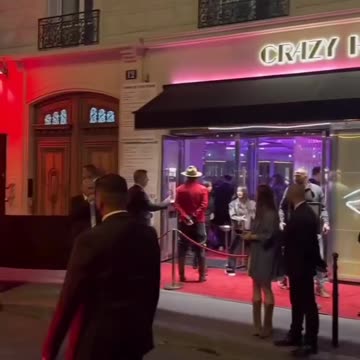 Jennie has come to Crazy Horse Paris to see Lisa's Performance | #lisa #blackpink #jennie