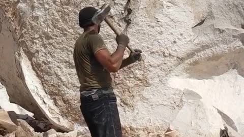 This is how you cut rocks