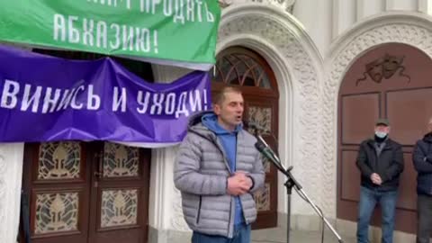 Астамур Какалия на митинге оппозиции в Сухуми