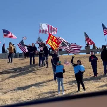 🇺🇸 Truckers For Freedom in Oklahoma. Planes, flags and positive energy for peace.