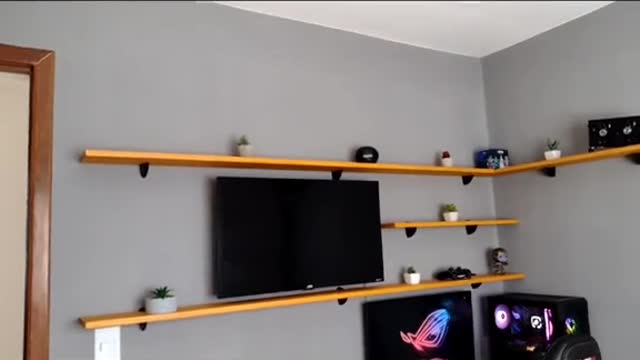 Transformação completa do meu cantinho gamer.