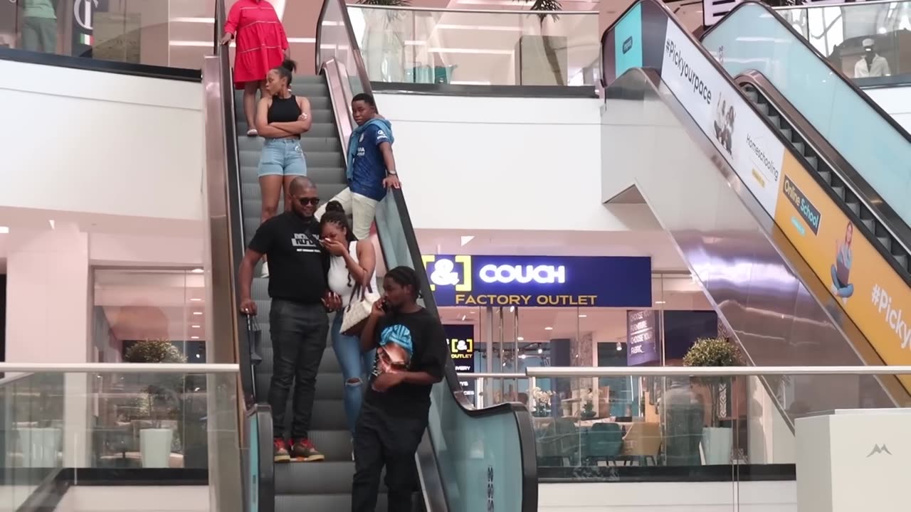 MANTHONG ON THE ESCALATOR PRANK_1080p