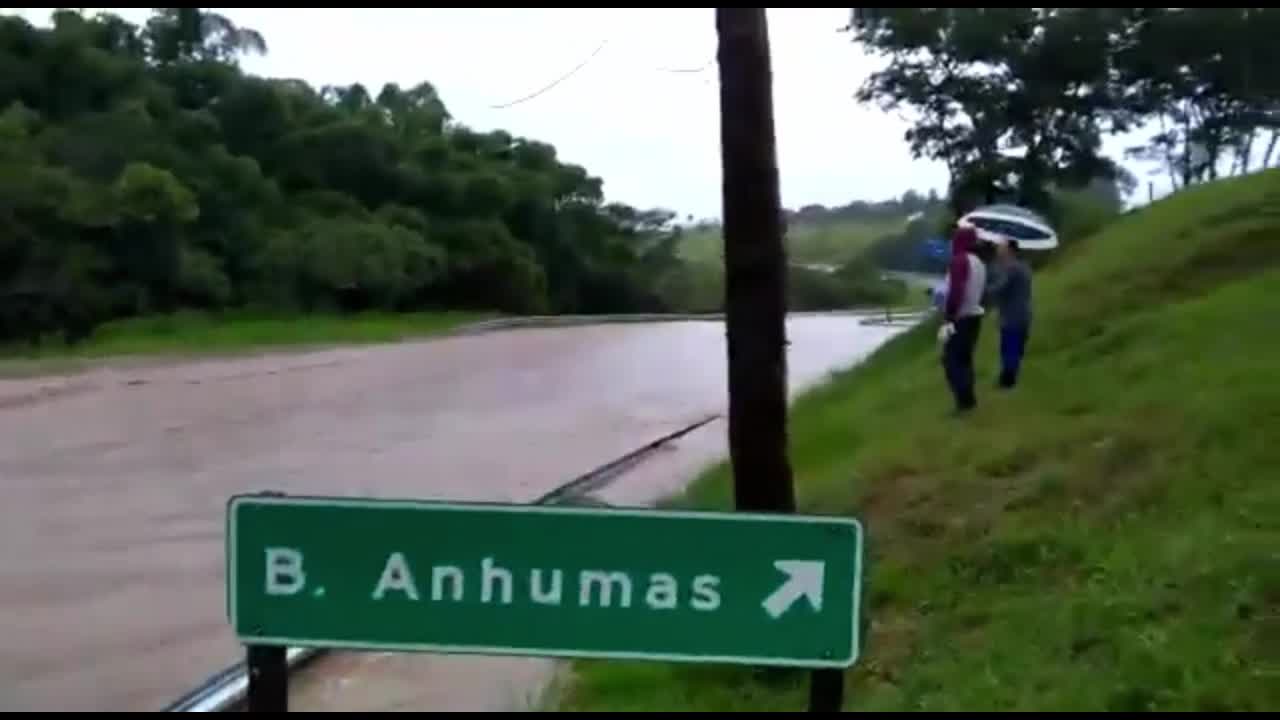 Rodovia Marechal Rondon alagada devido as fortes chuva