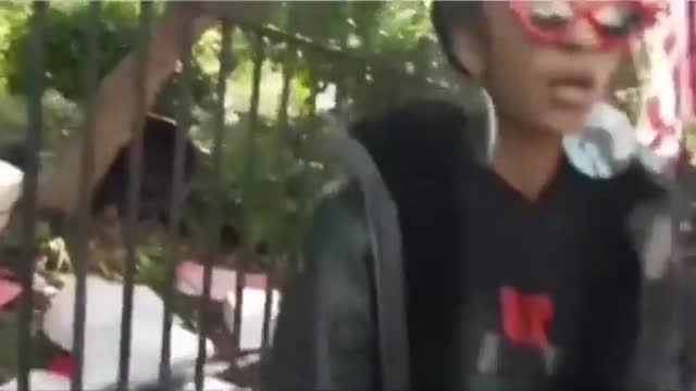 My Beautiful NY City Workers dumping trash on de Blasio's House is just... DELICIOUSO!!!😂😂😂